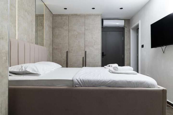 Room 6 of 36
