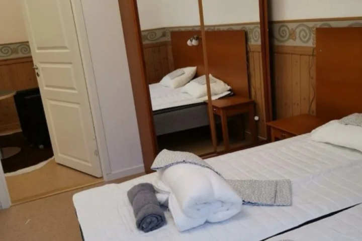 Room 2 of 9