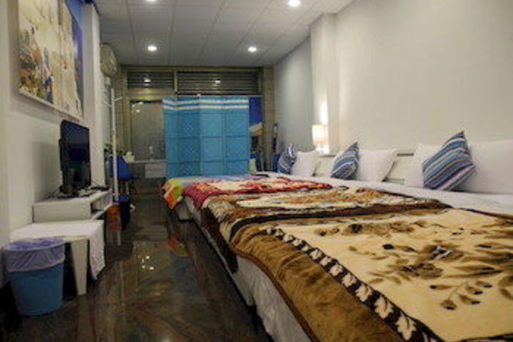 Room 8 of 43