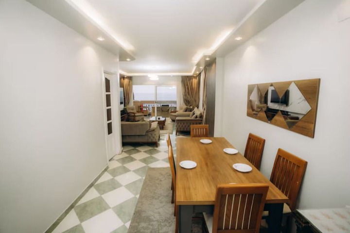 Room 6 of 33