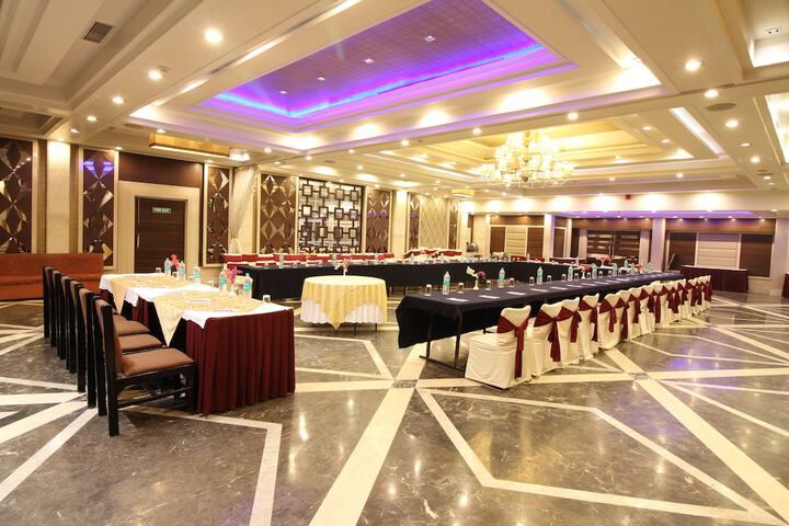 Ballroom/Hall 29 of 41