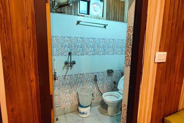 Room 70 of 92