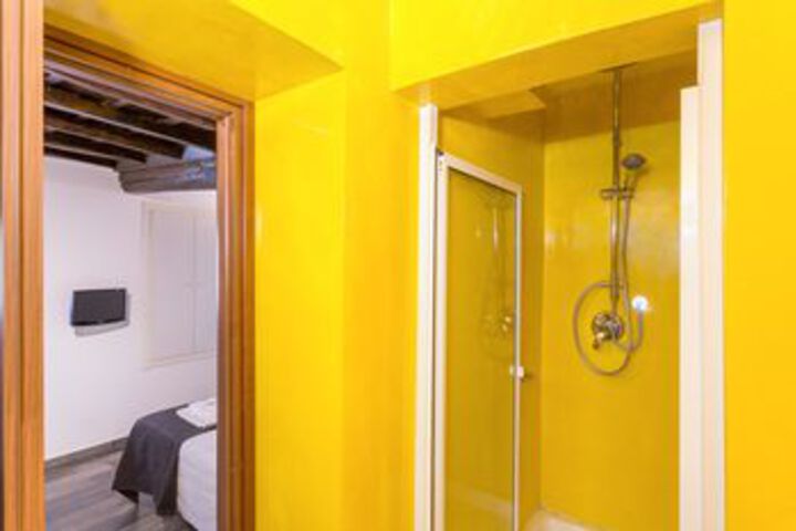 Room 82 of 445