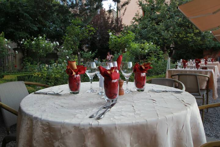 Dining 47 of 64