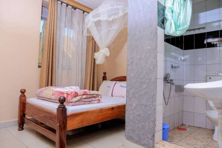 Room 13 of 20