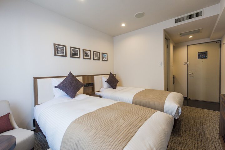 Room 9 of 23