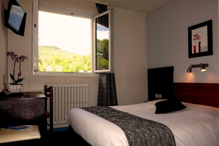 Room 4 of 48