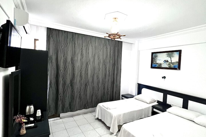 Room 6 of 89