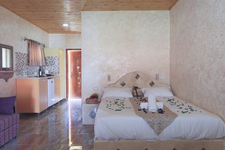 Room 3 of 56