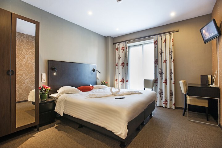 Room 5 of 43