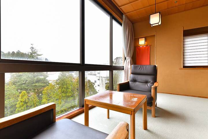 Room 21 of 143