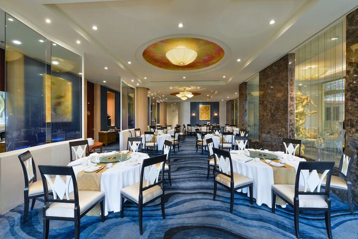 Dining 42 of 76