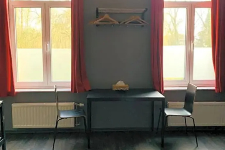 Room 5 of 8