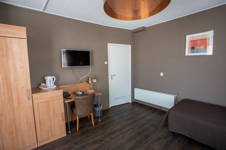 Room 6 of 35