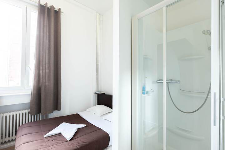 Room 6 of 17