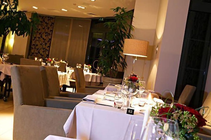 Dining 18 of 47