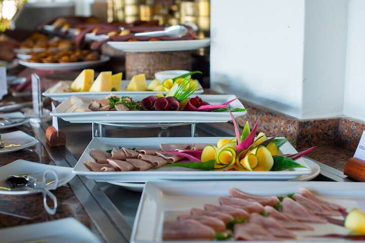Breakfast/Coffee Service 104 of 163