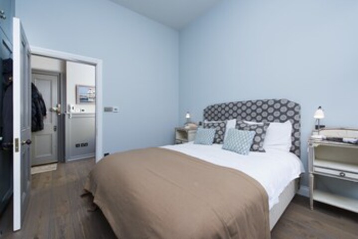 Room 9 of 26