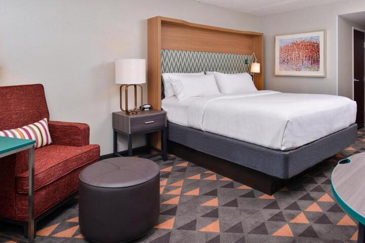 1 King Bed (6 of 17)