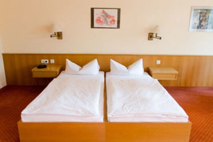 Room 9 of 26