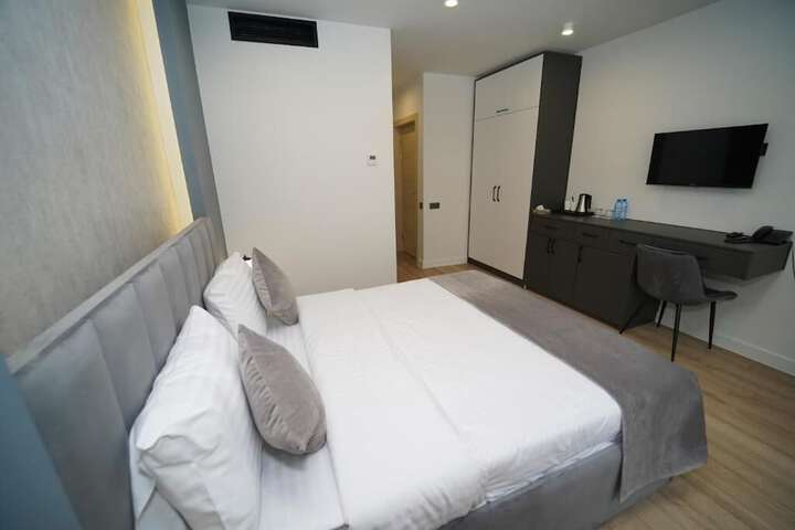 Room 2 of 18