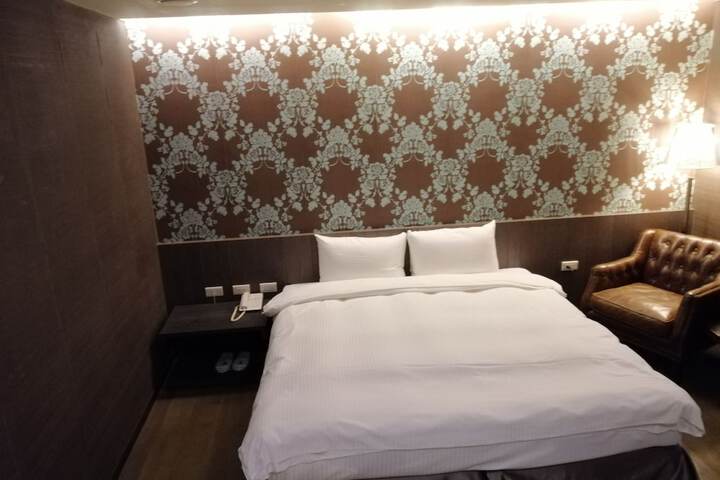 Room 27 of 106