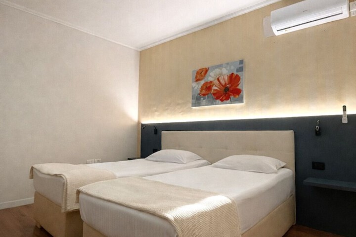 Room 13 of 85