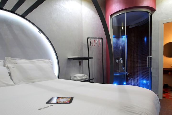 Room 33 of 87