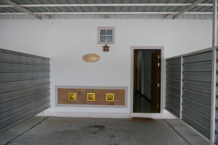 Room 33 of 38