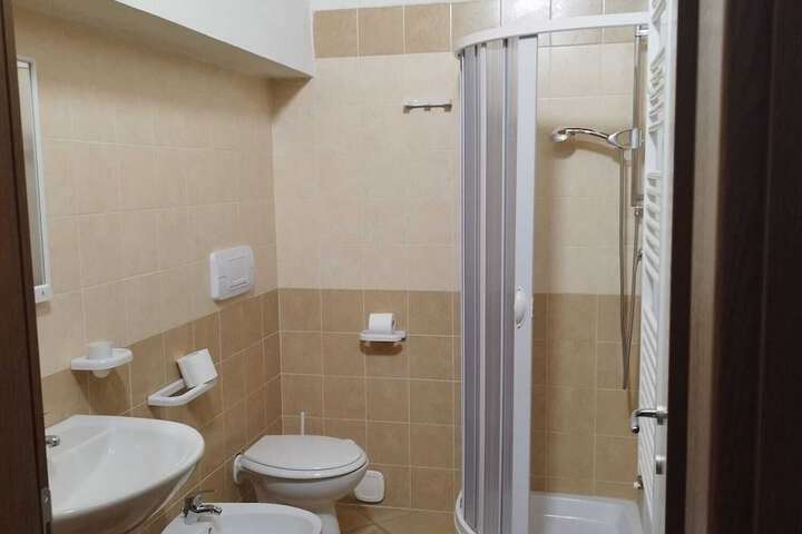 Room 15 of 81