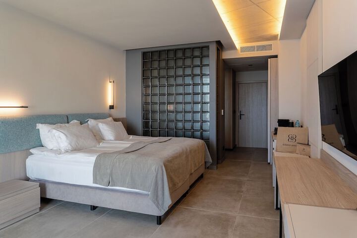Room 8 of 47