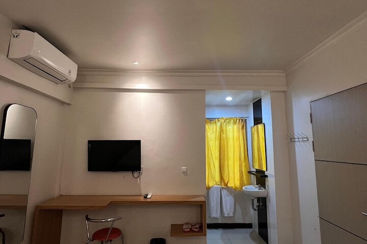 Room 4 of 20