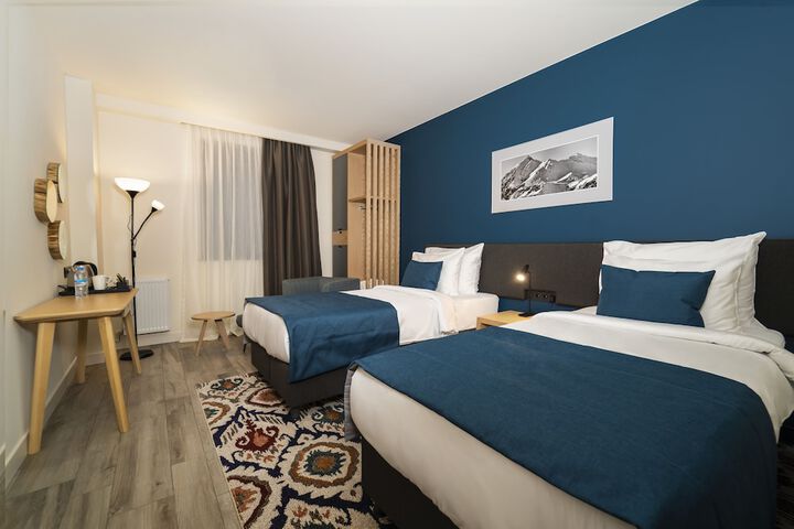 Room 5 of 71