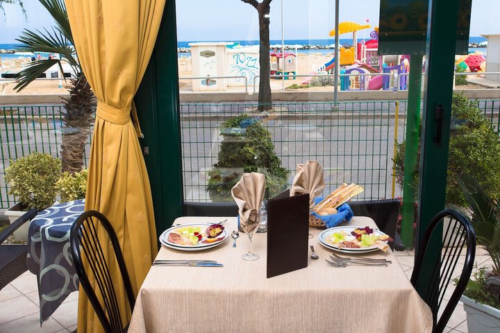 Dining Photos