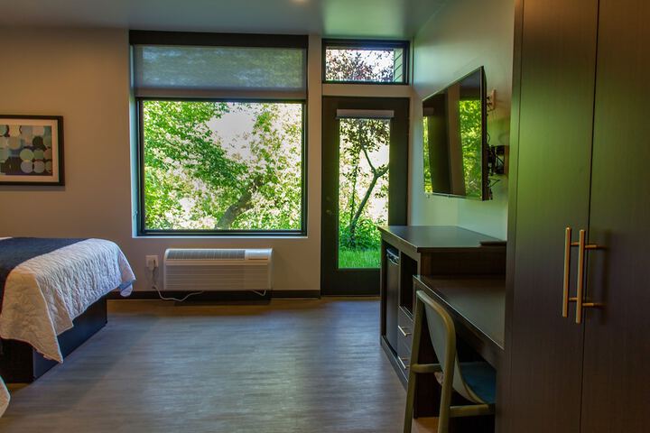 2 Queen Beds River View (9 of 12)