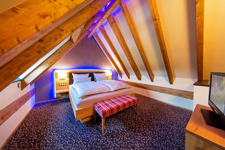Room 2 of 25