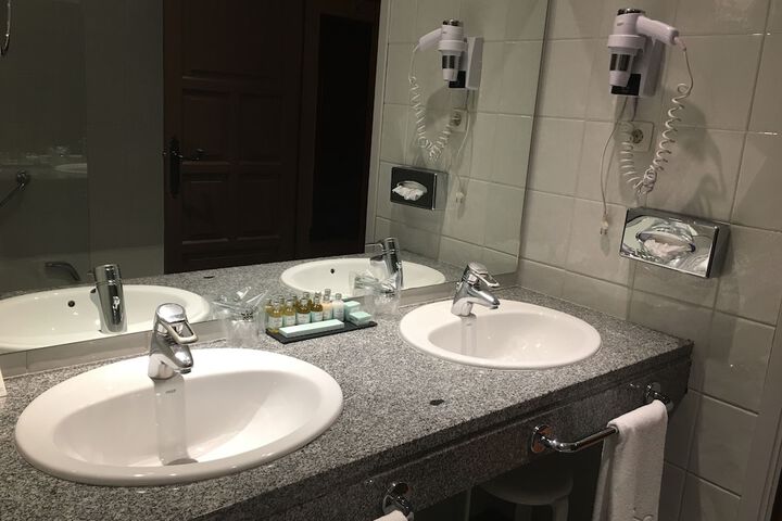 Room 18 of 60