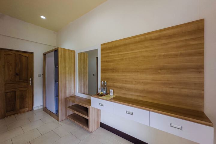 Room 28 of 106