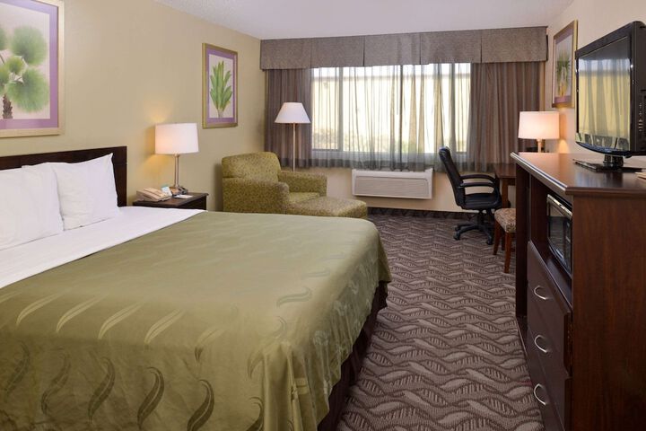 1 King Bed (15 of 15)