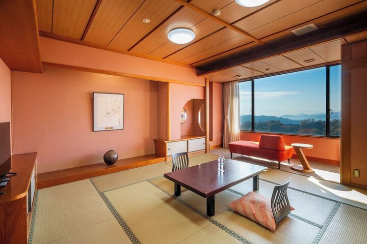 Room 6 of 30