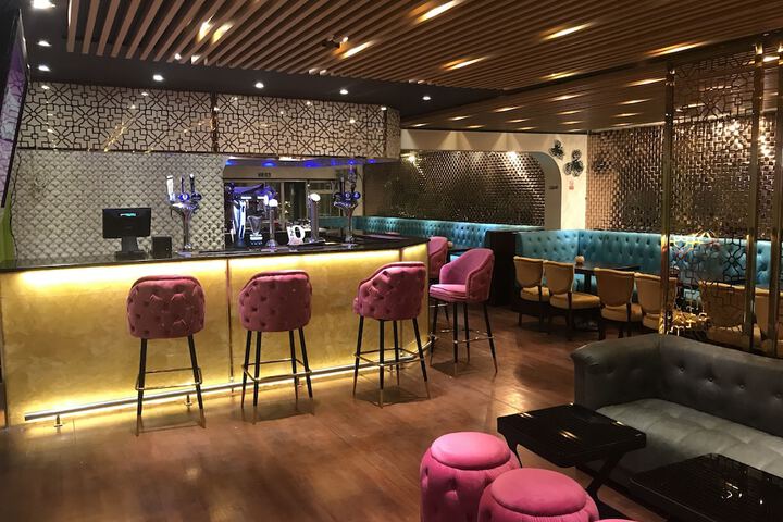 Lounge 35 of 44