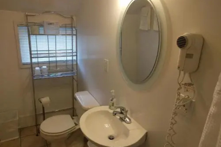 Room 8 of 16