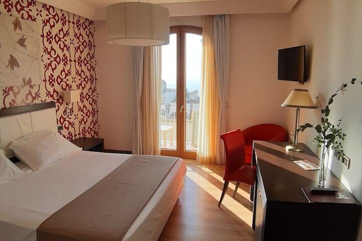 Room 28 of 94