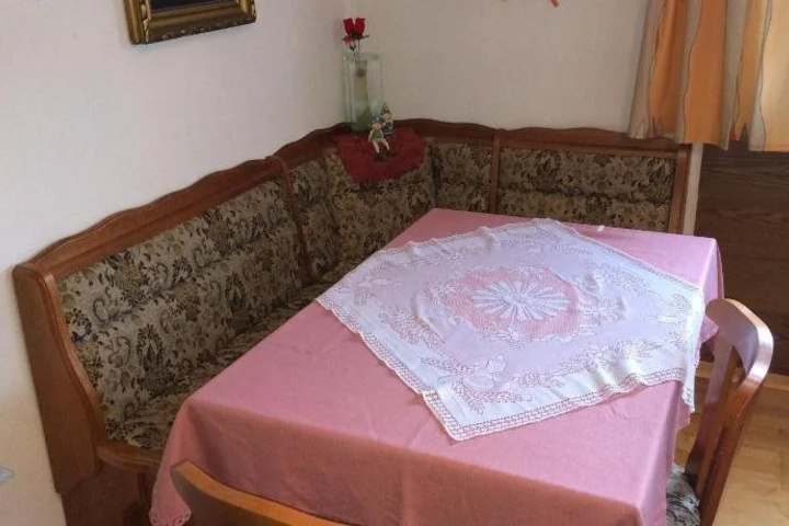 Room 6 of 14