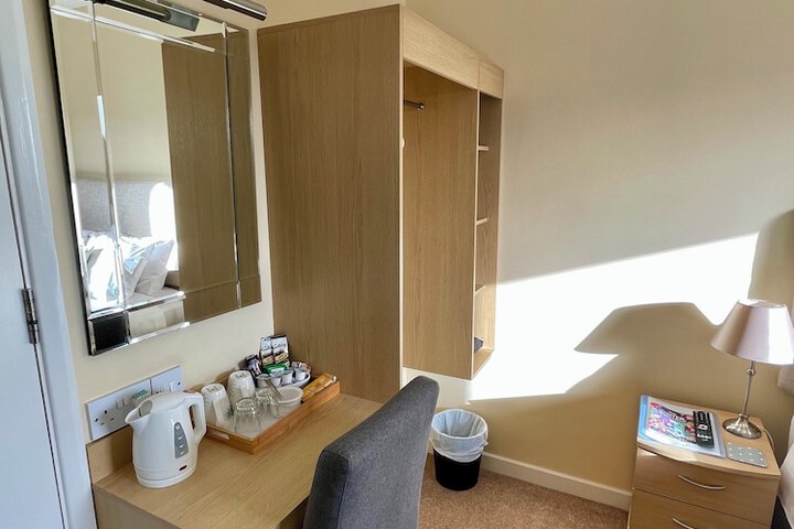 Room 6 of 33