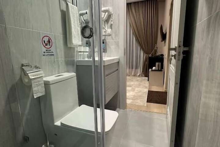Room 15 of 23