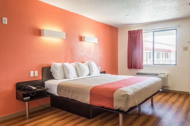 1 King Bed (1 of 5)