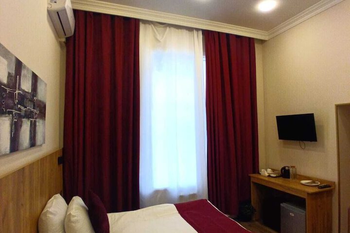 Room 10 of 19