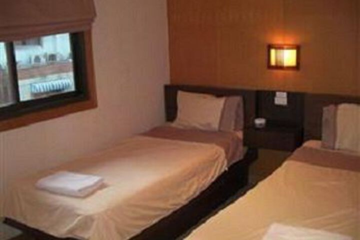 Room 7 of 23
