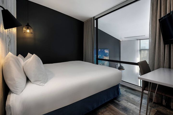 Room 8 of 71